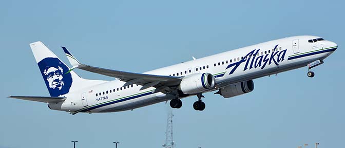 Alaska Boeing 737-990 N477AS, Phoenix Sky Harbor, January 21, 2016